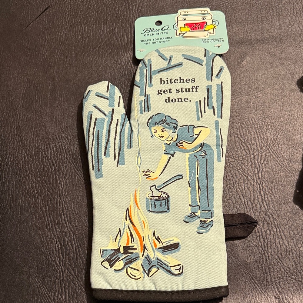 NWT Blue Q Fun Oven Mitt with Campfire Scene
